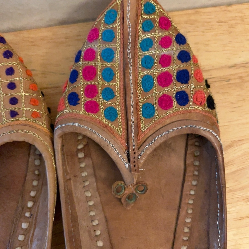 Handmade Leather Punjabi Jutti Shoes vibrant, multi-colored - Picture 5 of 8